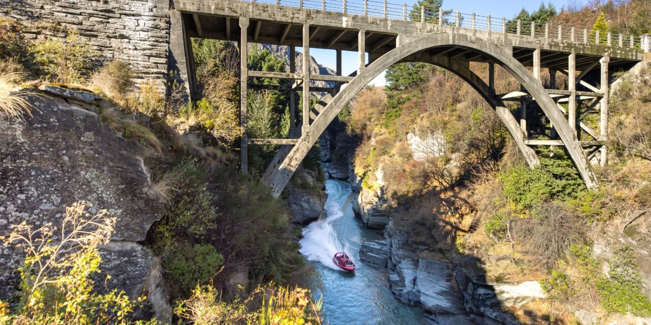 https://staging.nztour.co.nz/wp-content/uploads/queenstown-shotover-river-blog-1280x640.jpg