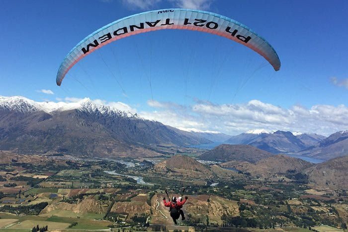 https://staging.nztour.co.nz/wp-content/uploads/queenstown_tandemparagliding-2.jpg